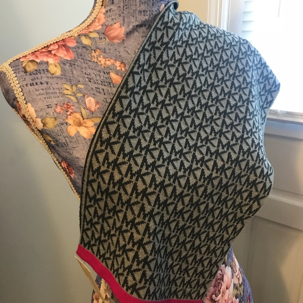 MK scarf